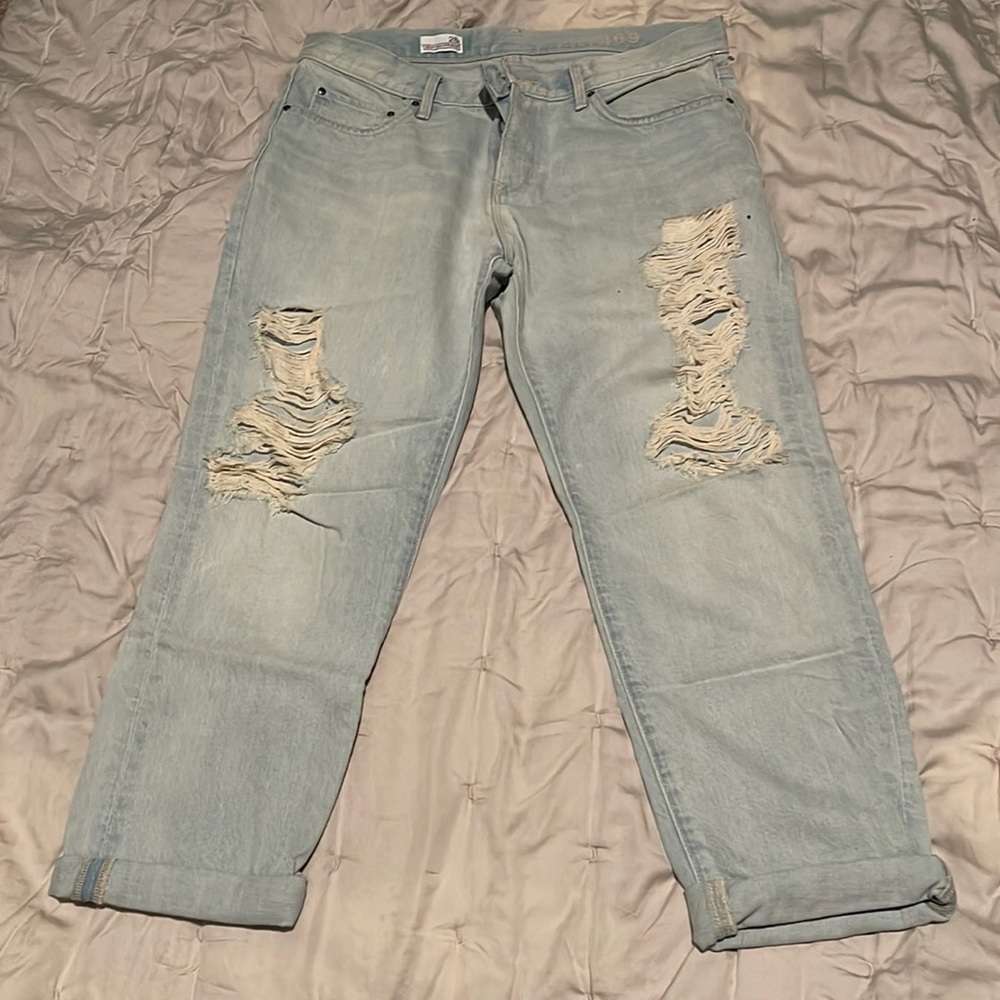 Gap 1969. Women’s distressed boyfriend jeans.